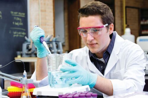 Undergraduate STEM student in lab at University of St. Thomas in Houston, Texas