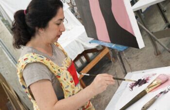 University of St. Thomas - Houston BFA in Studio Arts student paints in classroom at Glassell School of Art