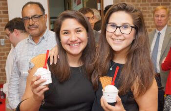 University of St. Thomas - Houston - Connections - students with frozen yogurt
