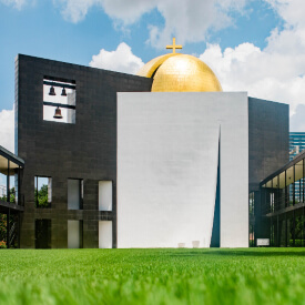 UST Chapel Campus Lawn 275x275